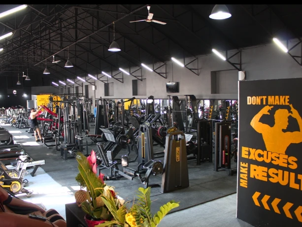 باشگاه بدنسازی فیتنس اس ام فیت (S/M FIT) — تصویر 4