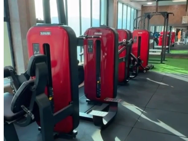 باشگاه ایوژن — تصویر 8