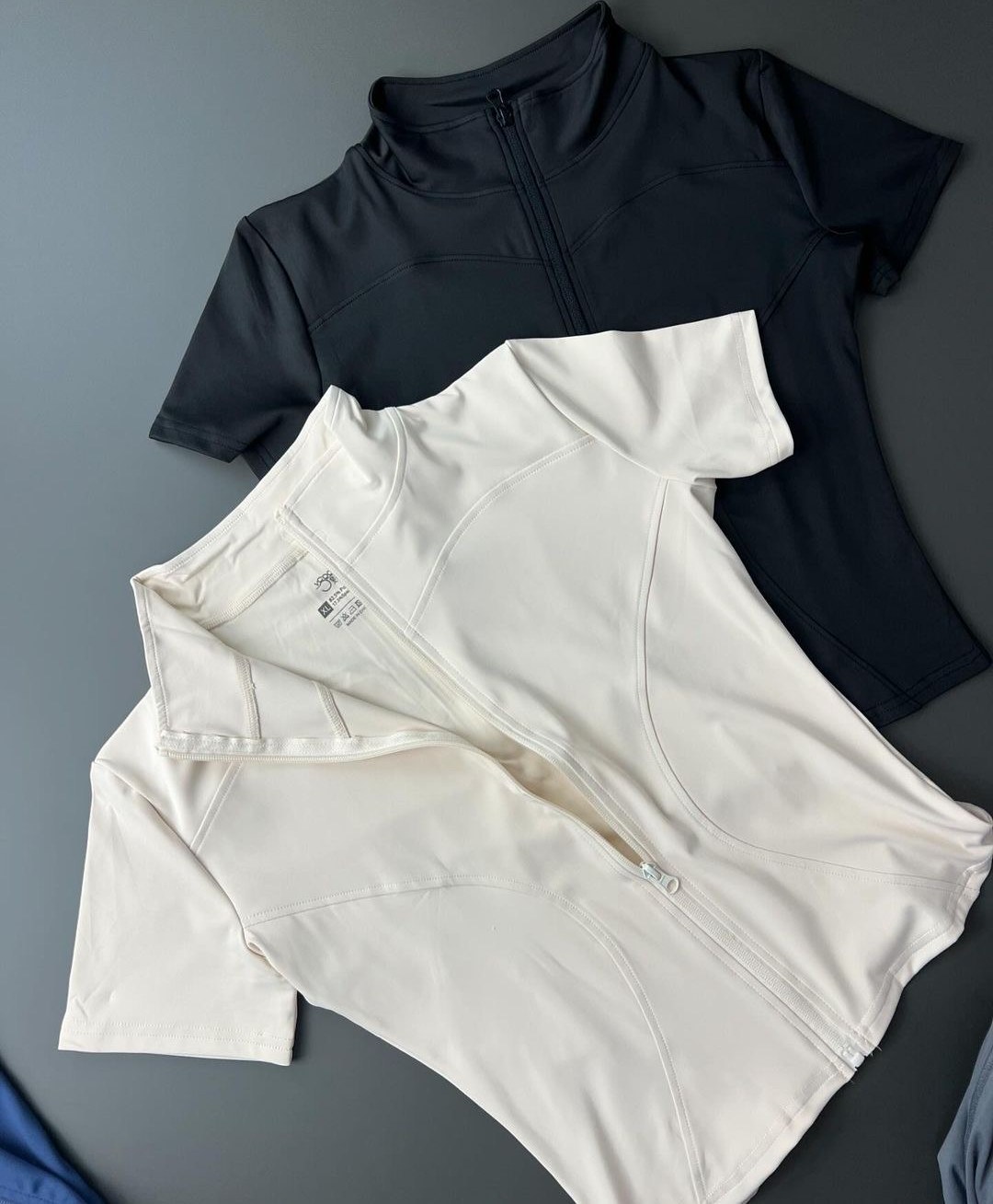 تیشرت زنانه زیپی اسلیم افکت رنگ مشکی سایز مدیوم