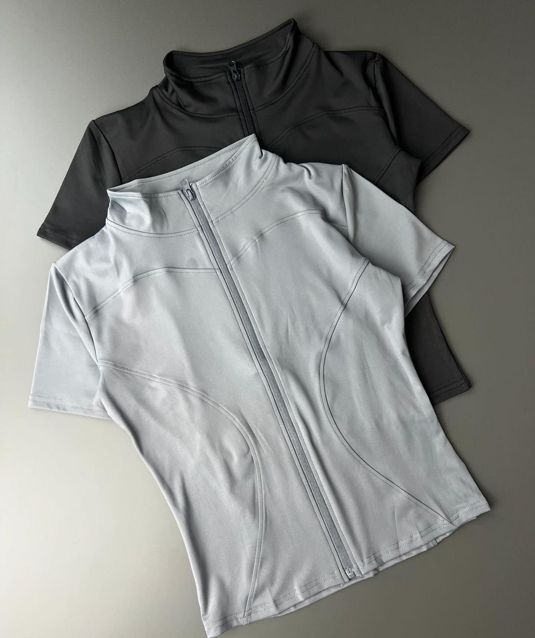 تیشرت زنانه زیپی اسلیم افکت رنگ مشکی سایز مدیوم