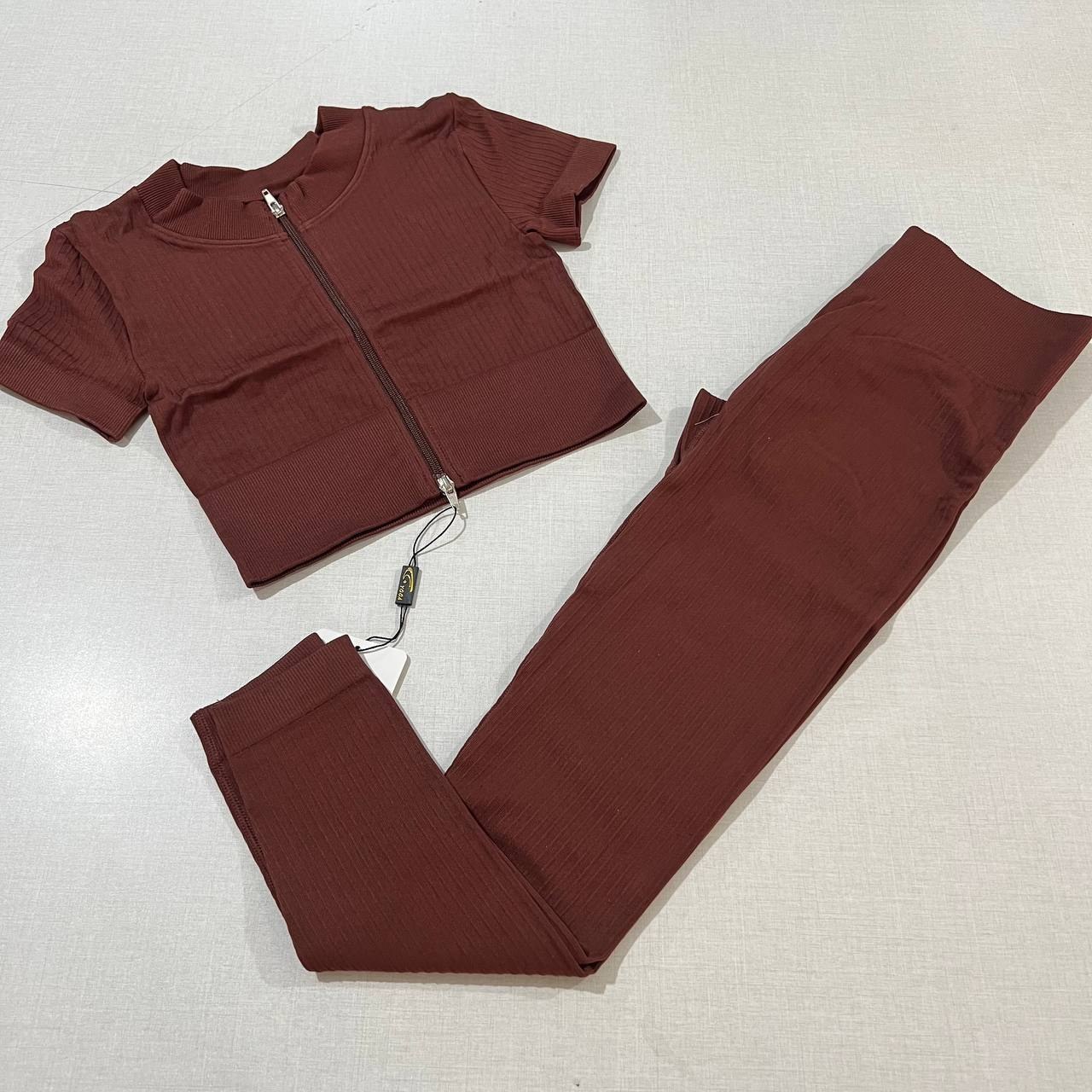 ست ورزشی زنانه کراپ زیپی و لگ اسلیم فیت کد 20043