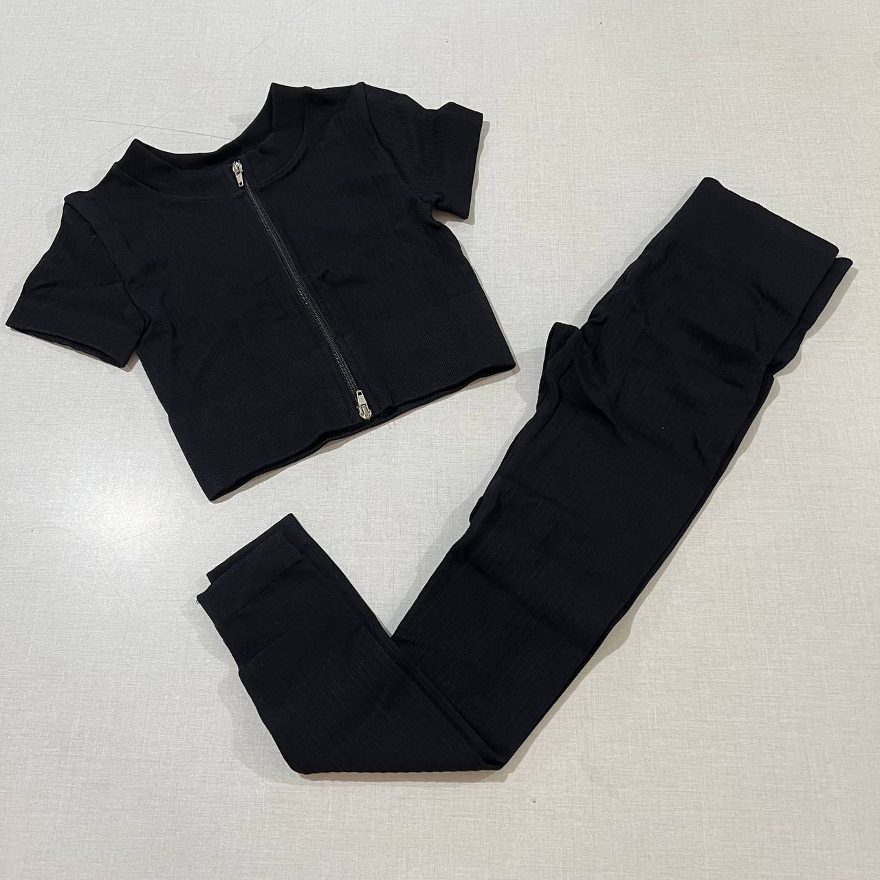 ست ورزشی زنانه کراپ زیپی و لگ اسلیم فیت کد 20043