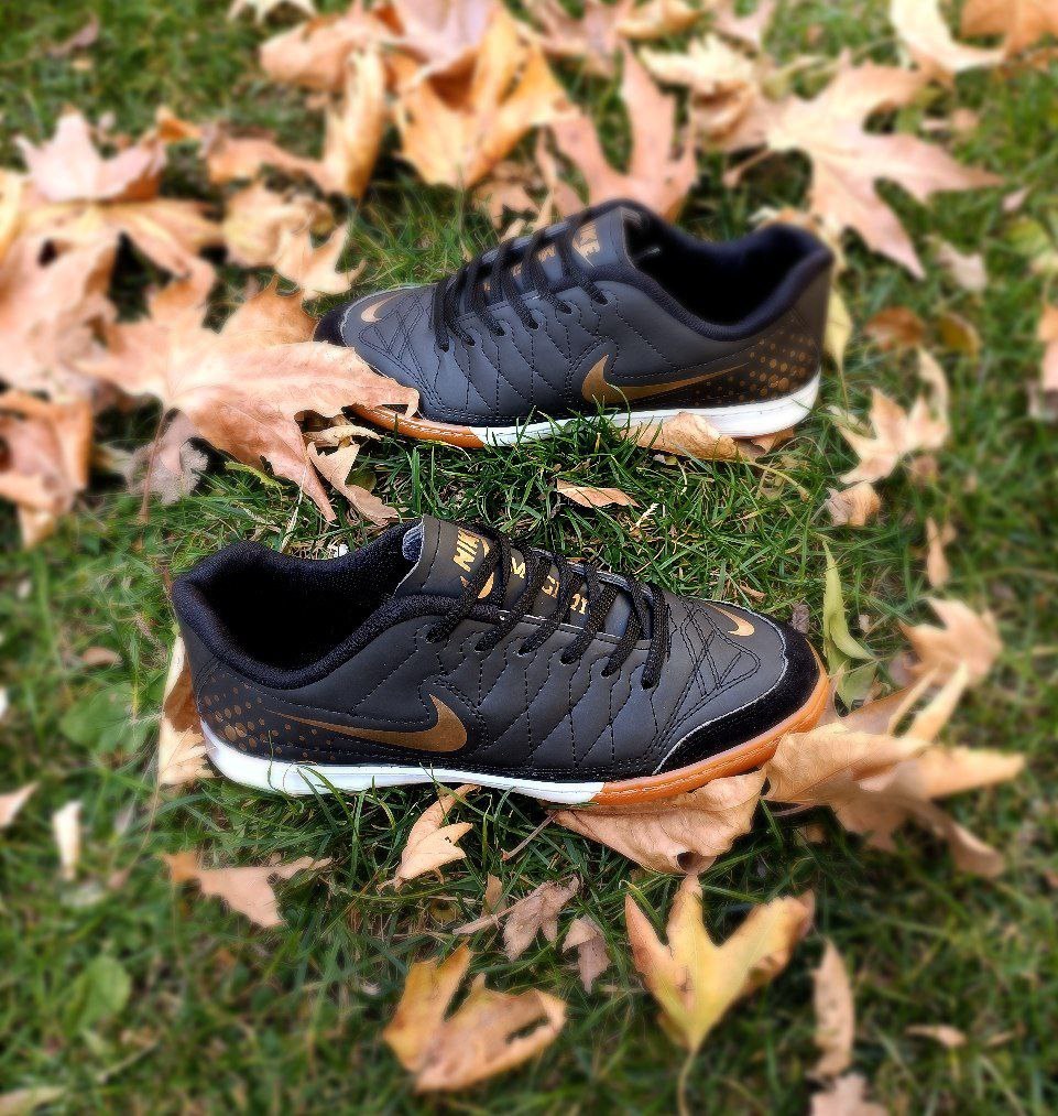 کفش فوتبال نایکی مدل مجیستا رنگ مشکی و قرمز