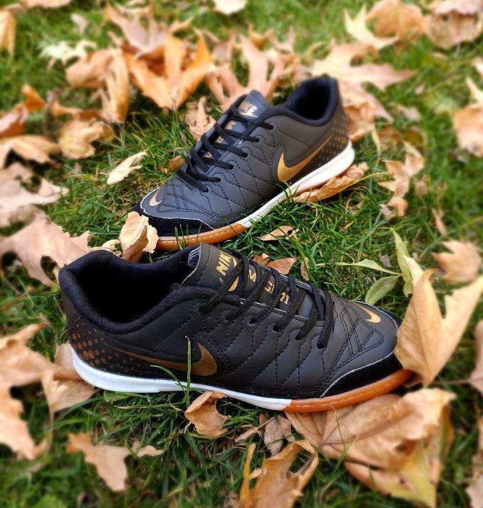 کفش فوتبال نایکی مدل مجیستا رنگ مشکی و قرمز