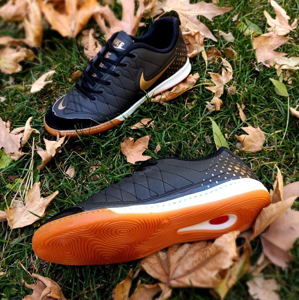 کفش فوتبال نایکی مدل مجیستا رنگ مشکی و قرمز