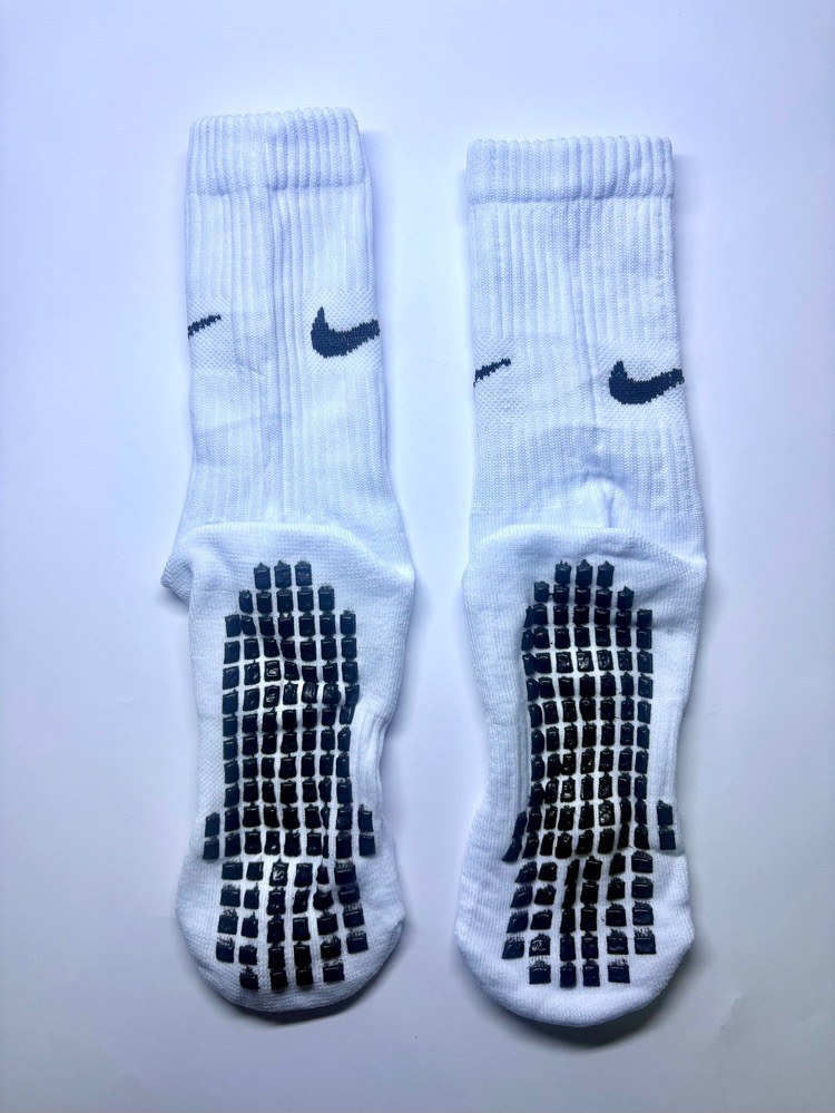 جوراب ورزشی استپ‌دار طرح نایک مدل سفید با زیره گریپ‌دار