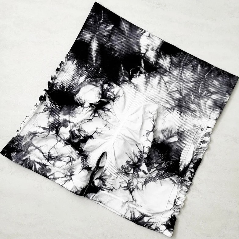 شورتک زنانه آبرنگی سیملس پشت چین دار