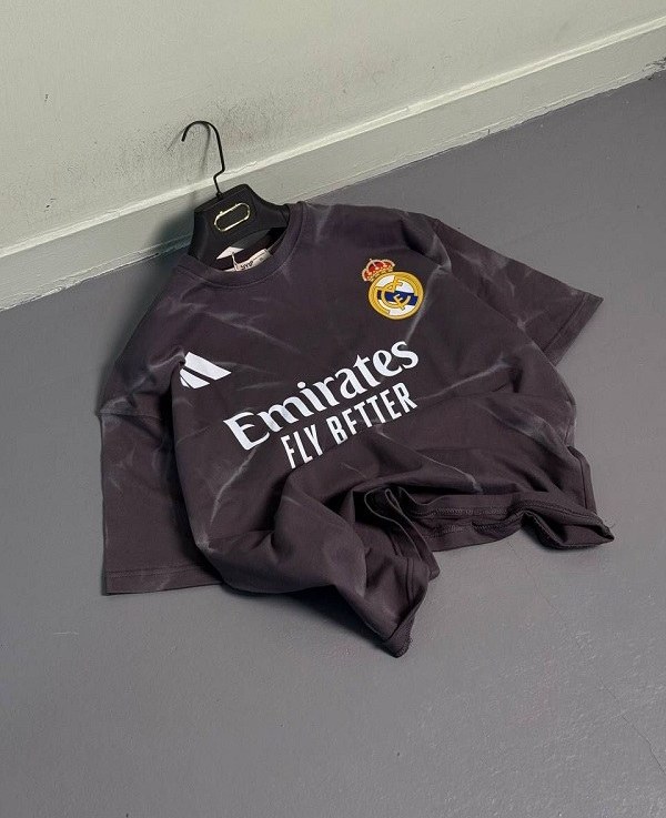 کیت فوتبال مشکی و سفید چهار طرح