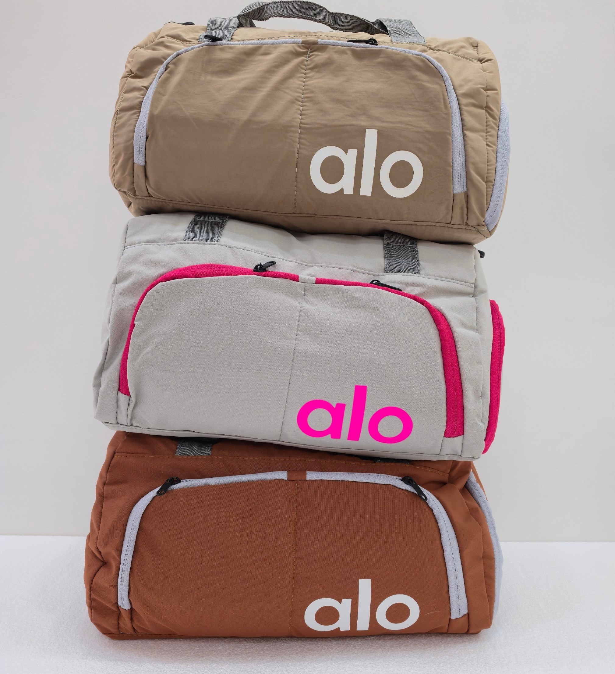 ساک باشگاهی زنانه مدل ALO جاکفشی دار نسکافه ای