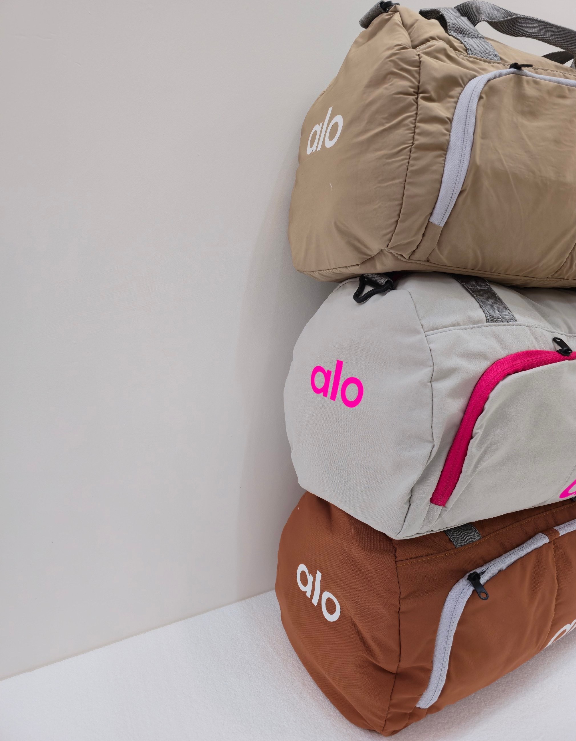 ساک باشگاهی زنانه مدل ALO جاکفشی دار نسکافه ای