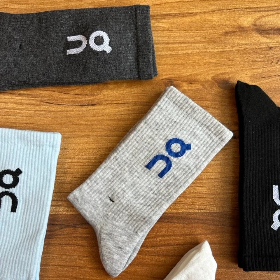 جوراب ساق‌دار ورزشی با استایل On Running (سفید و مشکی) - مشکی