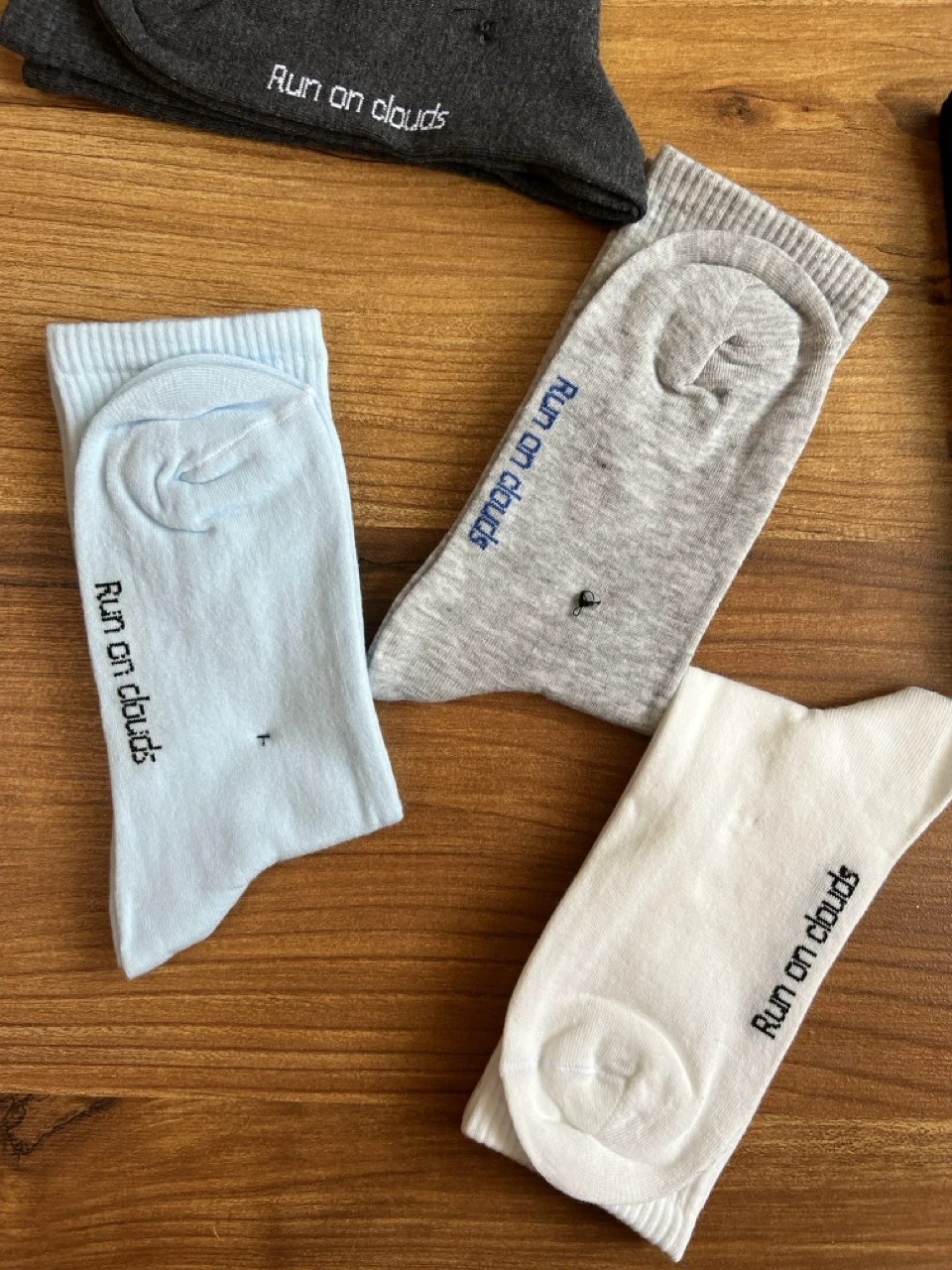 جوراب ساق‌دار ورزشی با استایل On Running (سفید و مشکی) - مشکی