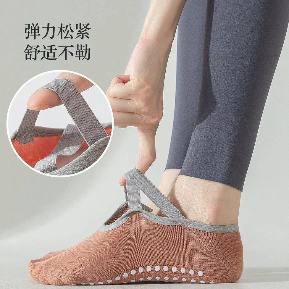 جوراب یوگا و پیلاتس ضد لغزش با کف سیلیکونی