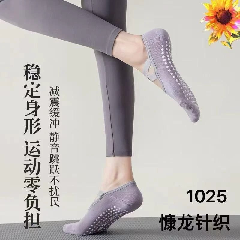 جوراب یوگا و پیلاتس ضد لغزش با کف سیلیکونی