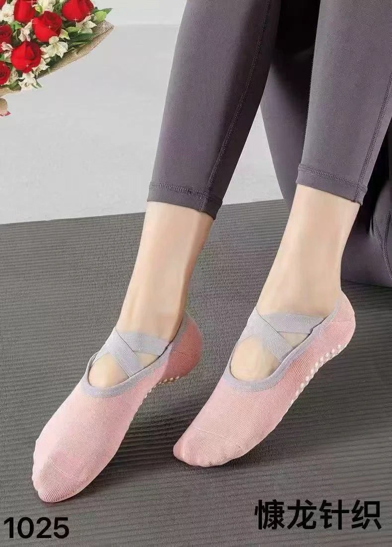 جوراب یوگا و پیلاتس ضد لغزش با کف سیلیکونی