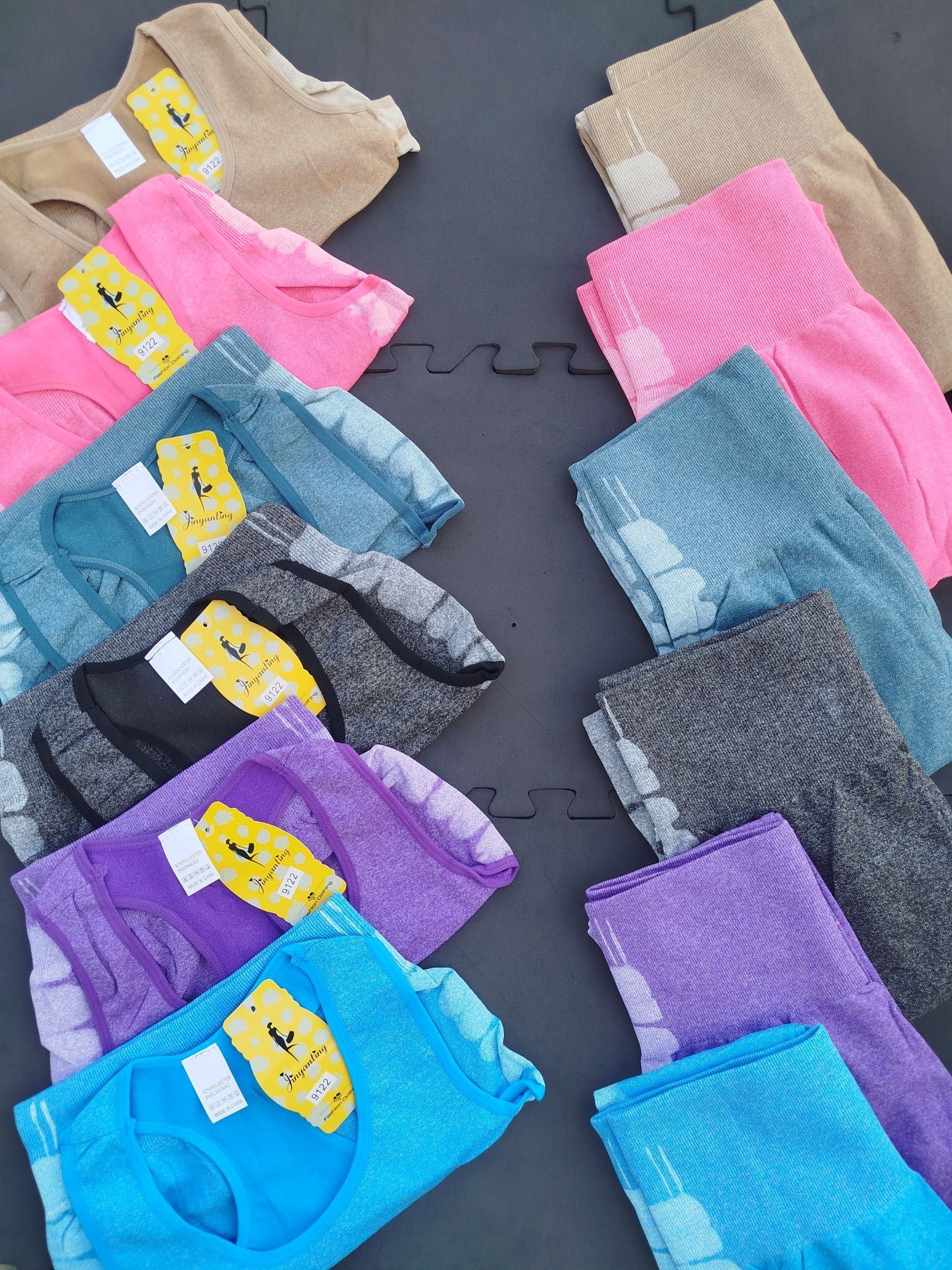 ست ورزشی زنانه مدل 0551 نیمتنه و لگ طرح دار سایز فری