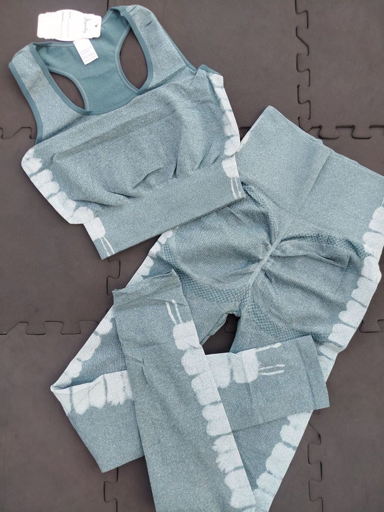 ست ورزشی زنانه مدل 0551 نیمتنه و لگ طرح دار سایز فری