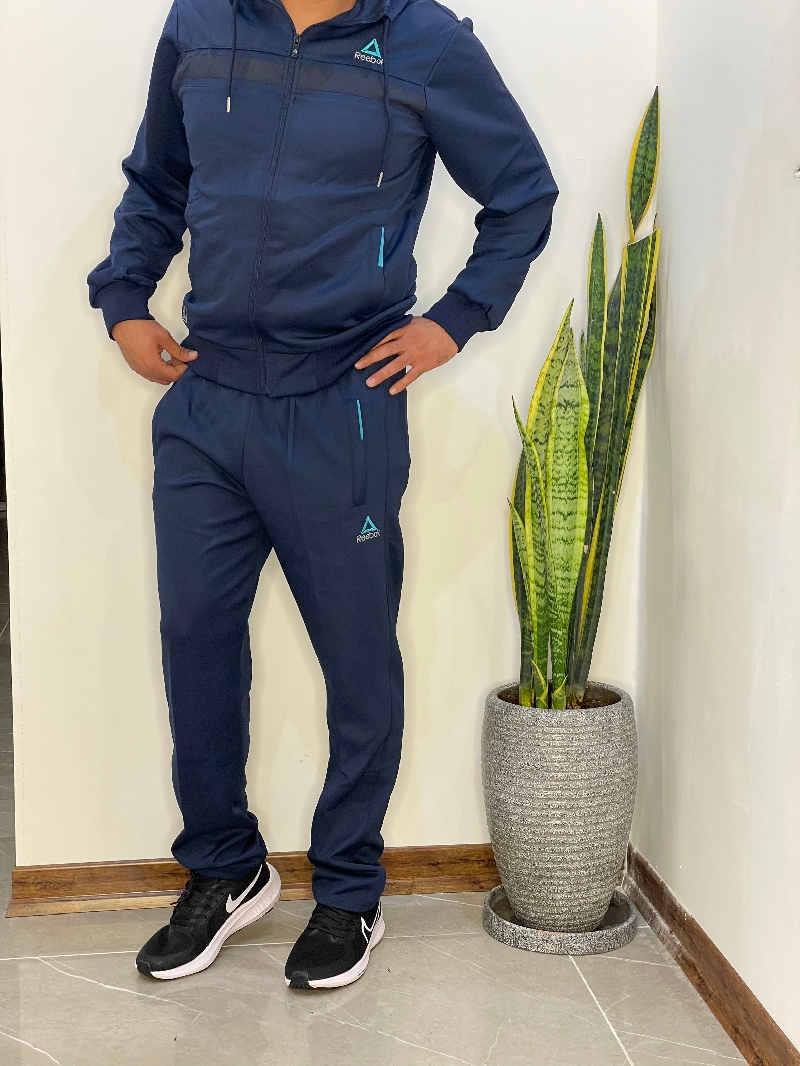 ست لباس ورزشی مردانه ریباک مدل استرج اعلا رنگ سیاه و سرمه ای