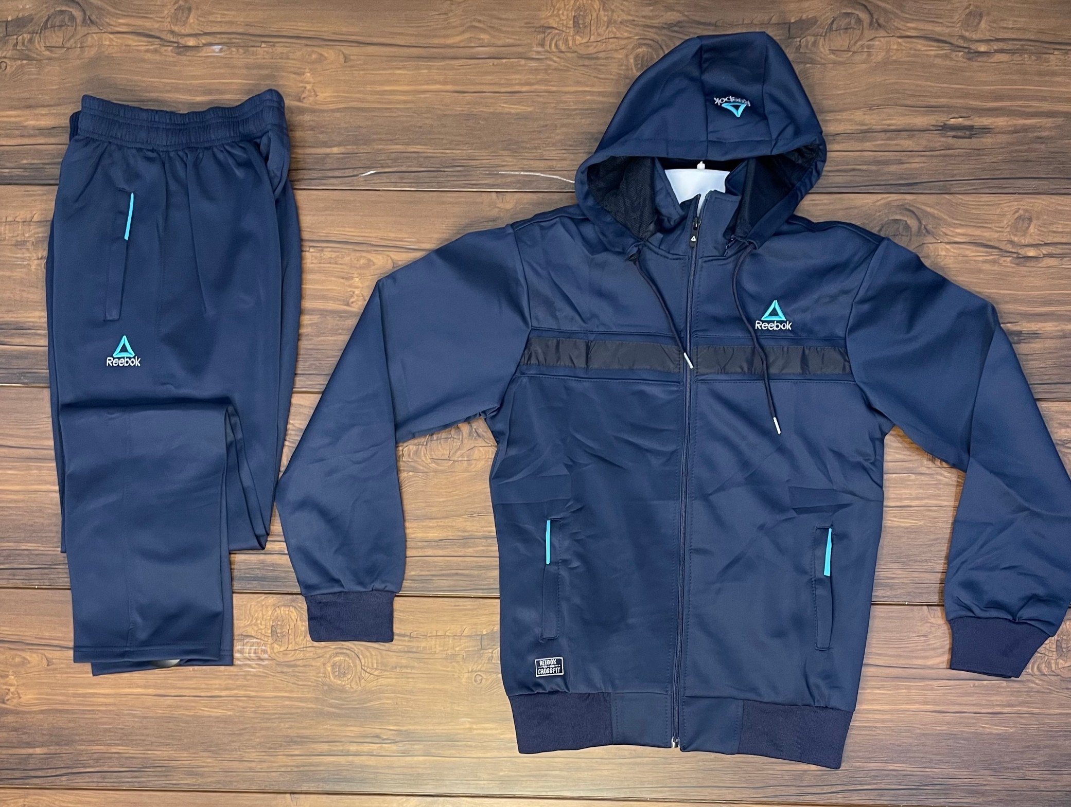 ست لباس ورزشی مردانه ریباک مدل استرج اعلا رنگ سیاه و سرمه ای