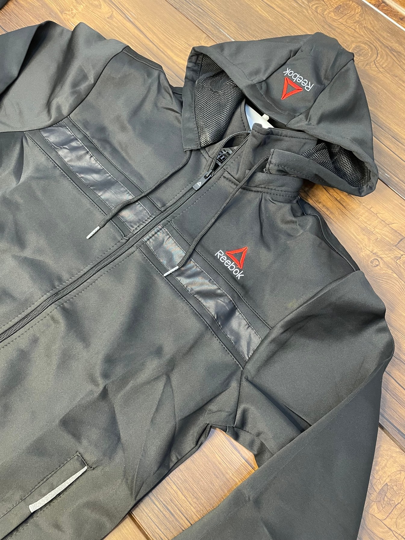 ست لباس ورزشی مردانه ریباک مدل استرج اعلا رنگ سیاه و سرمه ای