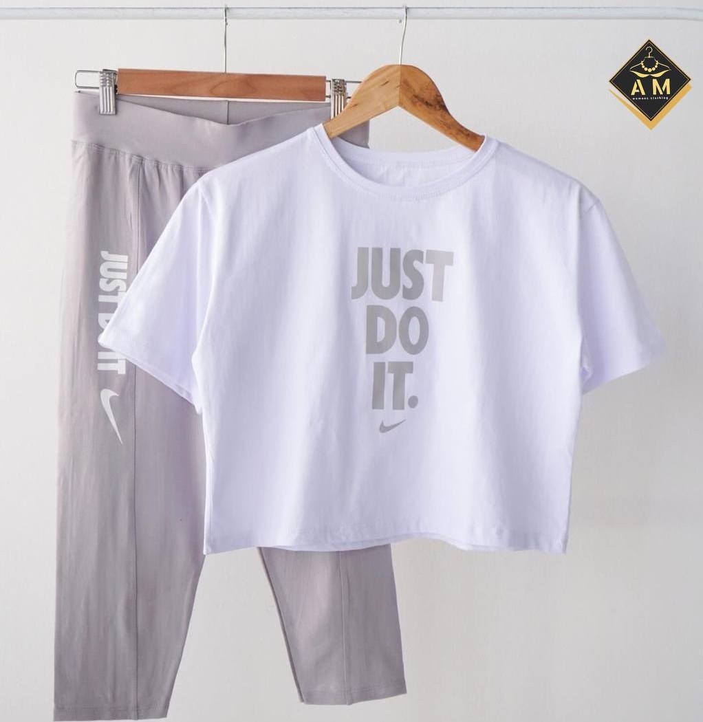 ست ورزشی زنانه کراپ شلوارک نایکی و جاست دوایت رنگ سفید