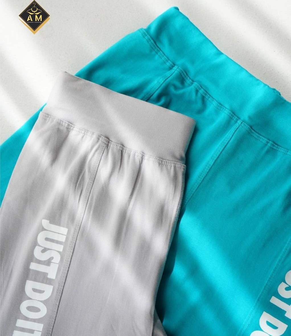 ست ورزشی زنانه کراپ شلوارک نایکی و جاست دوایت رنگ سفید