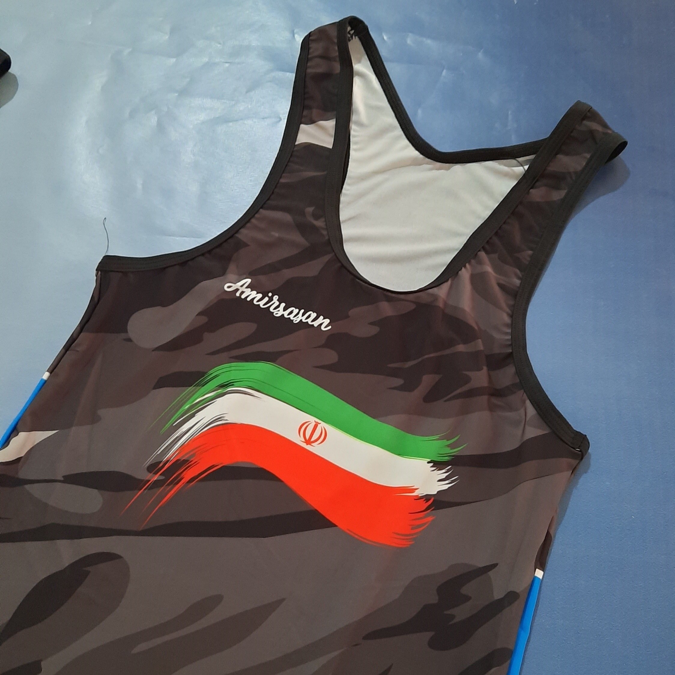 لباس کشتی المپیک ۲۰۲۴ رنگ آبی و قرمز