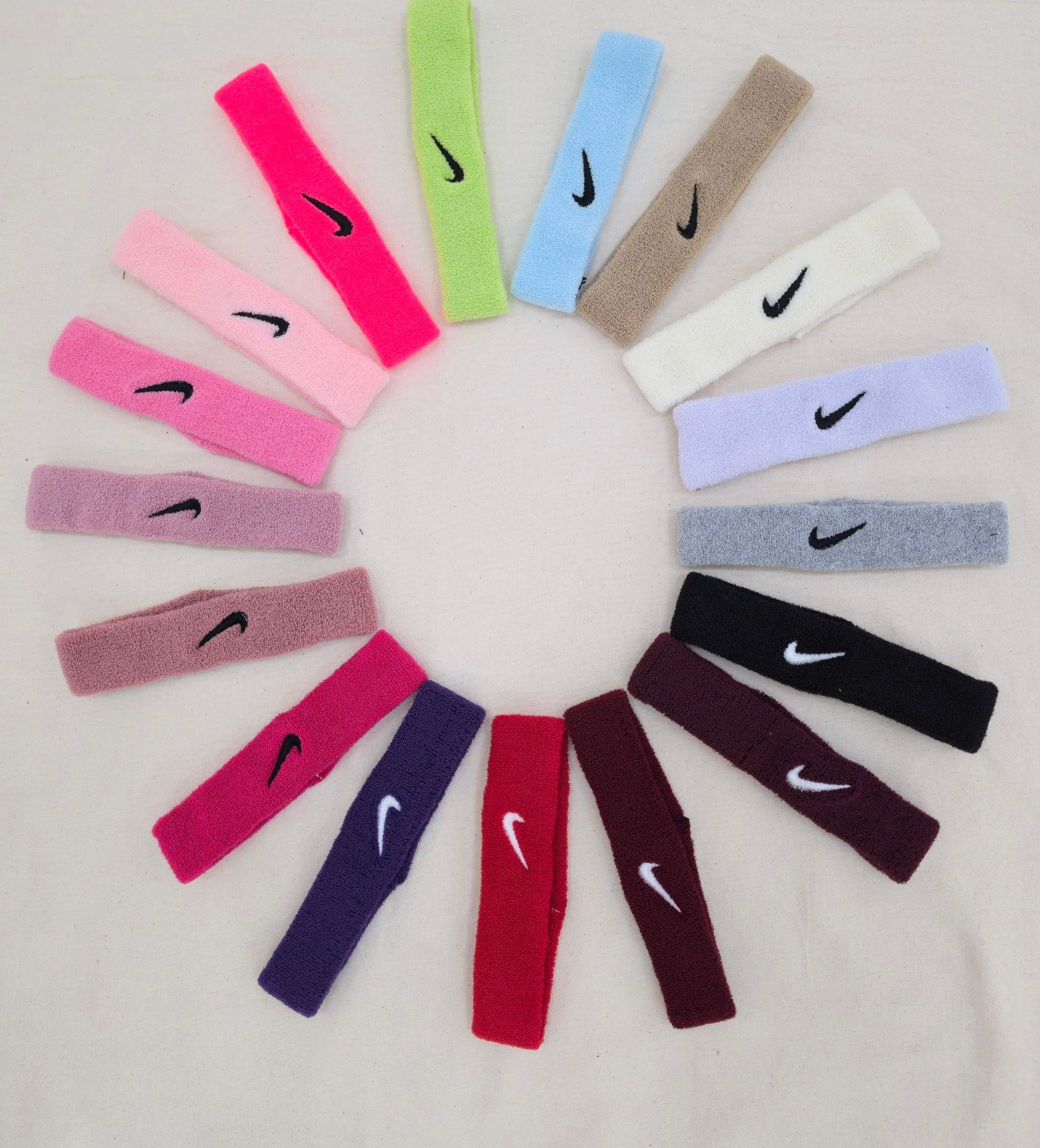 هدبند ورزشی زنانه حوله ای پاییزه زمستانه مدل نایکی گلدوزی شده - کالباسی