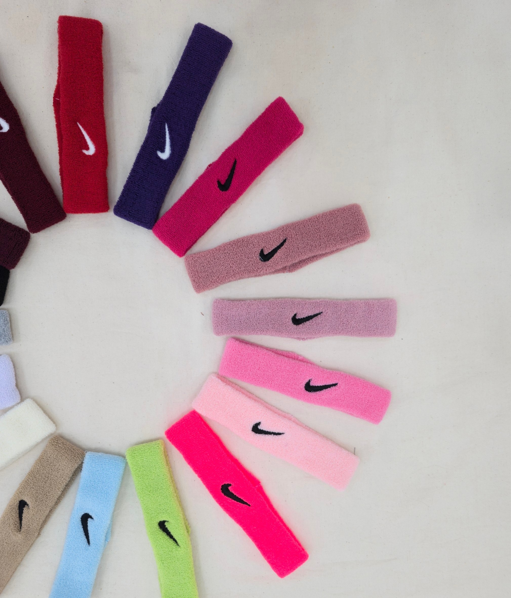 هدبند ورزشی زنانه حوله ای پاییزه زمستانه مدل نایکی گلدوزی شده - کالباسی