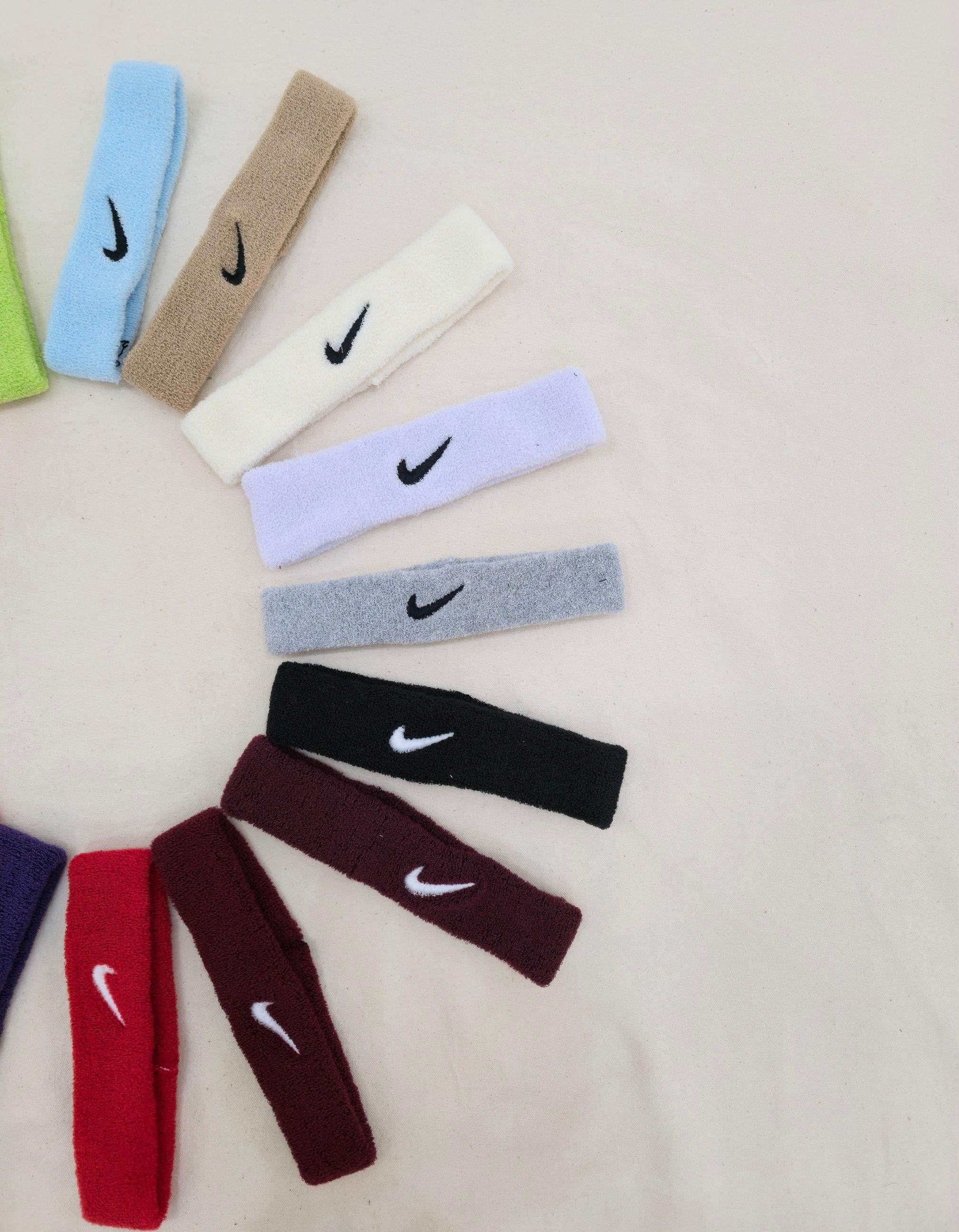 هدبند ورزشی زنانه حوله ای پاییزه زمستانه مدل نایکی گلدوزی شده - کالباسی