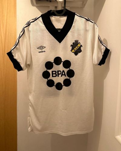 پیراهن دوم AIK Fotboll ۱۹۸۳