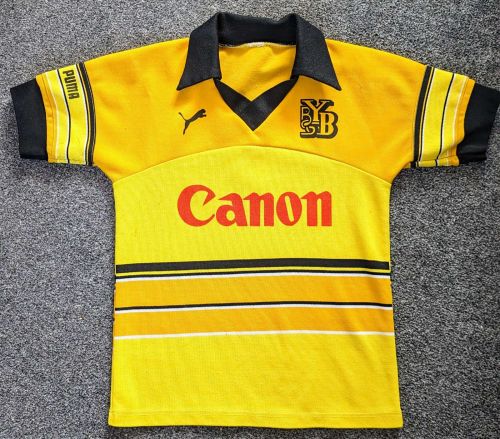 پیراهن اول BSC Young Boys ۸۱-۸۲
