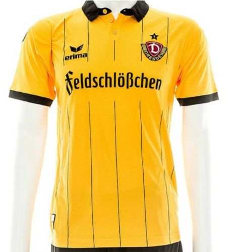 پیراهن اول Dynamo Dresden ۱۵-۱۶