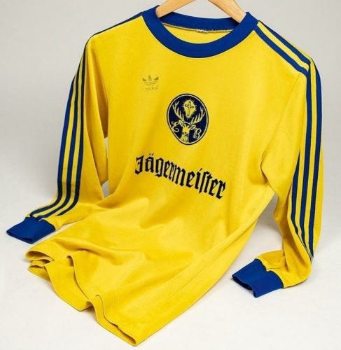 پیراهن اول Eintracht Braunschweig ۷۶-۷۷