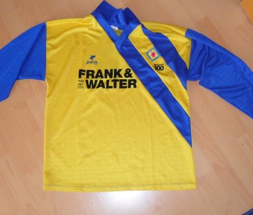 پیراهن اول Eintracht Braunschweig ۹۲-۹۳