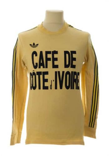 پیراهن اول FC Nantes ۷۴-۷۵