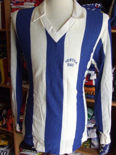 پیراهن اول Hertha BSC ۷۳-۷۴