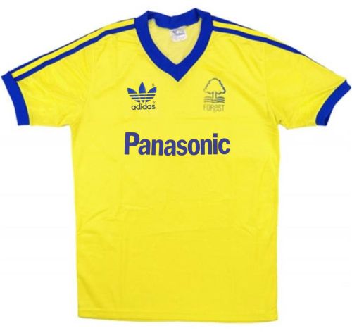پیراهن دوم Nottingham Forest ۸۰-۸۱