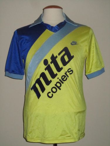 پیراهن اول SK Beveren ۸۶-۸۷